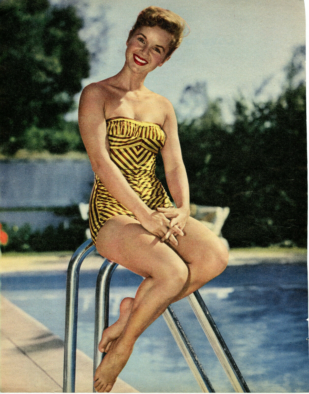 Debbie Reynolds Measurements: Height, Weight & Body Stats