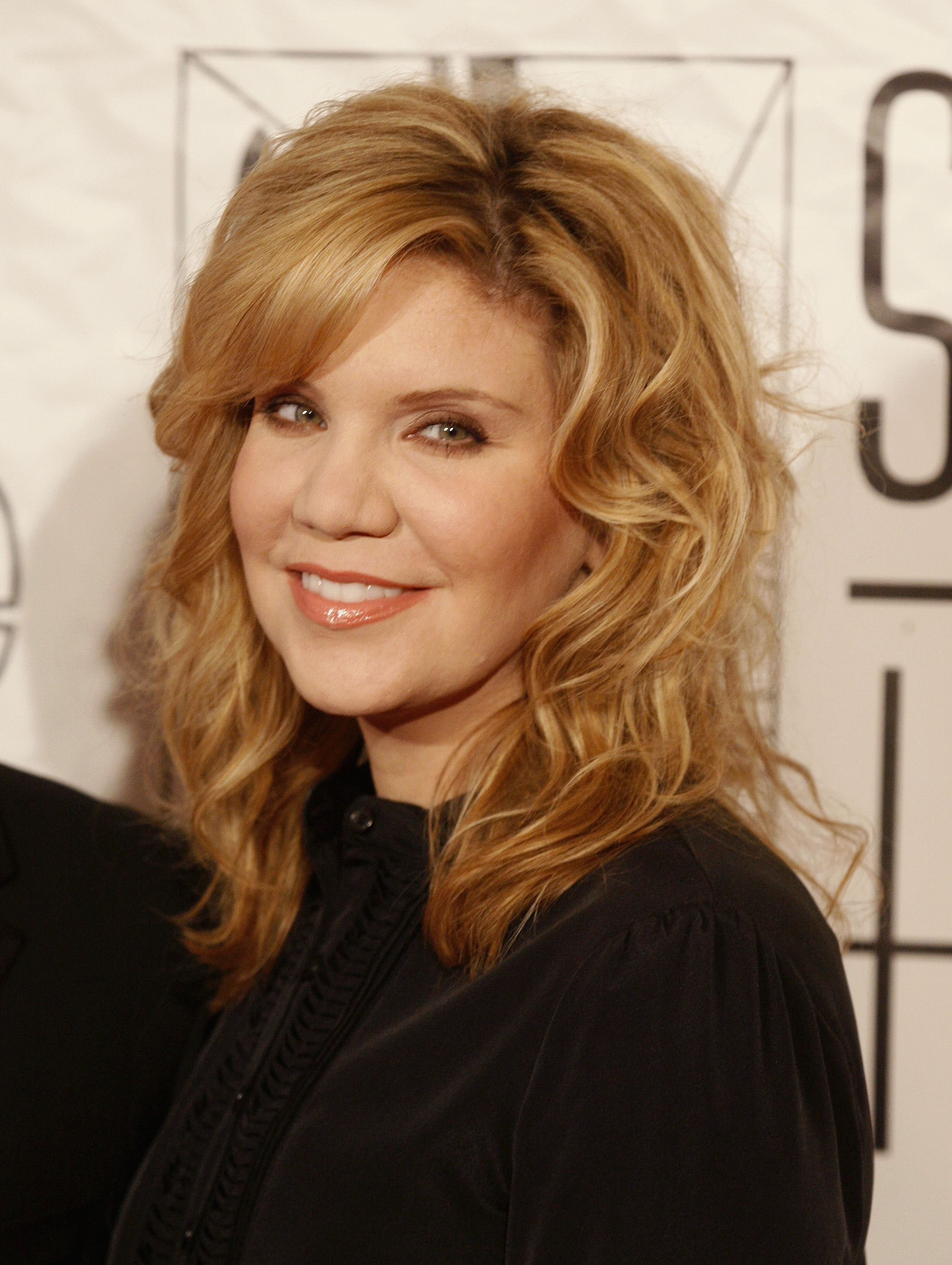 Alison Krauss Weight Loss Journey: How She Shed Pounds and Embraced a Healthier Lifestyle