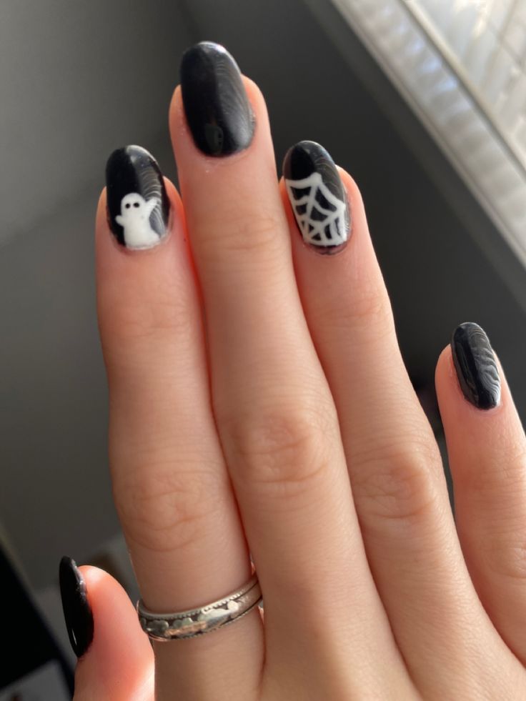 Cute and Simple Black Halloween Nails: Ideas for Short & Long Nails