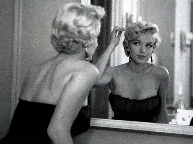 Why Vintage Marilyn Monroe Mirrors are Still So Popular