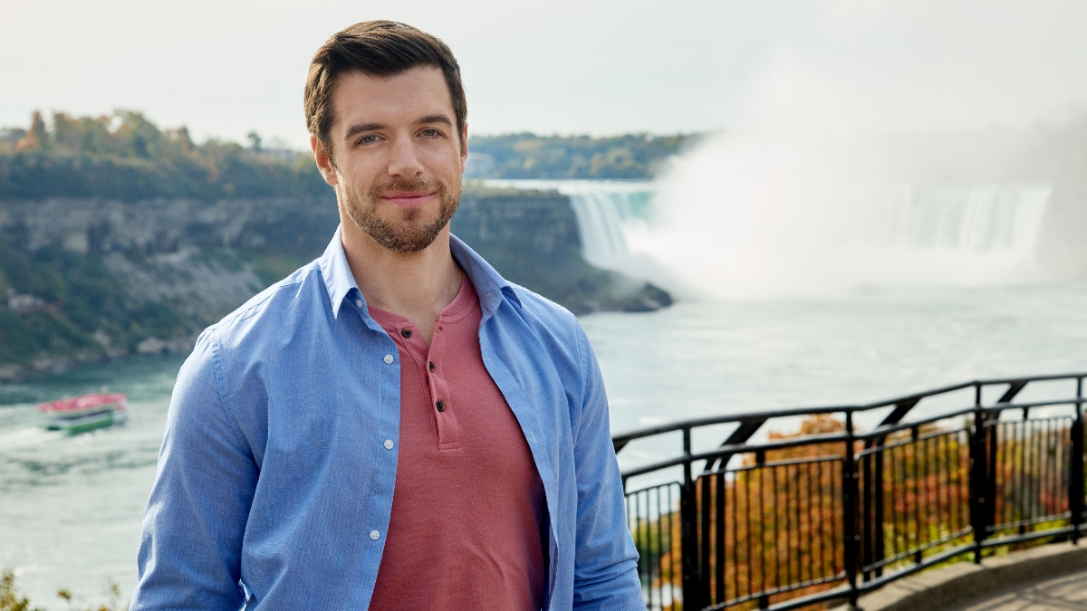 Does Dan Jeannotte sing in Falling in Love in Niagara movie? Find out now!