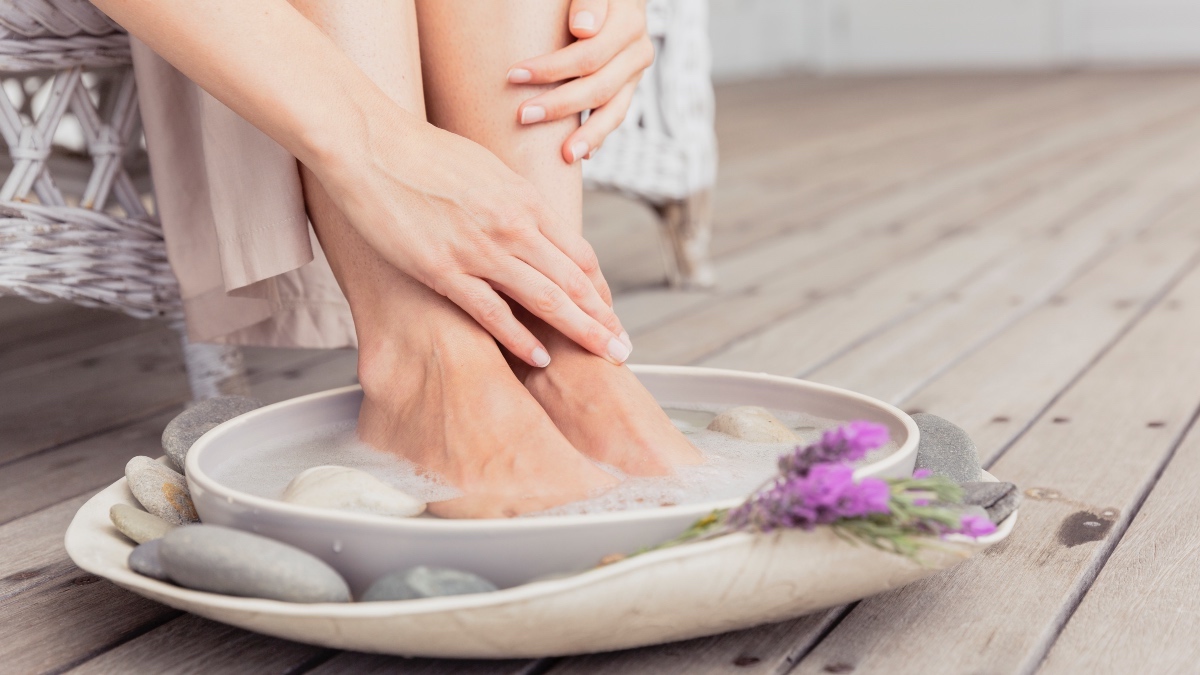 How to Use Bleach to Soak Athletes Foot Effectively